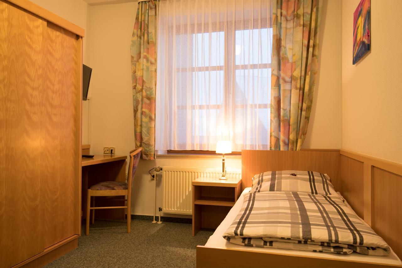 Hotel Alt Oesselse Sarstedt Exterior photo